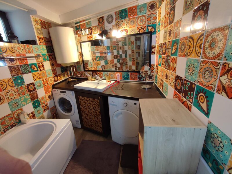 Mosilor, inchiriere garsoniera in bloc mic.